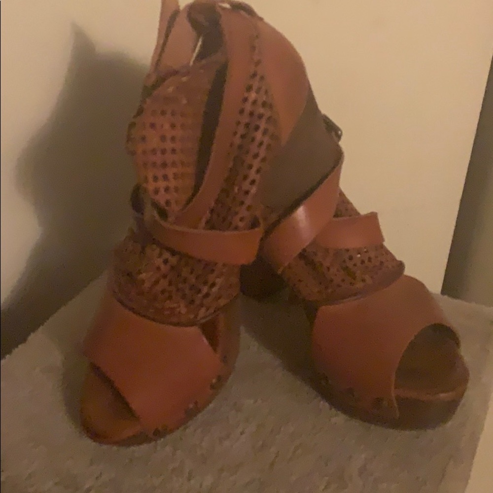Leather platform sandals